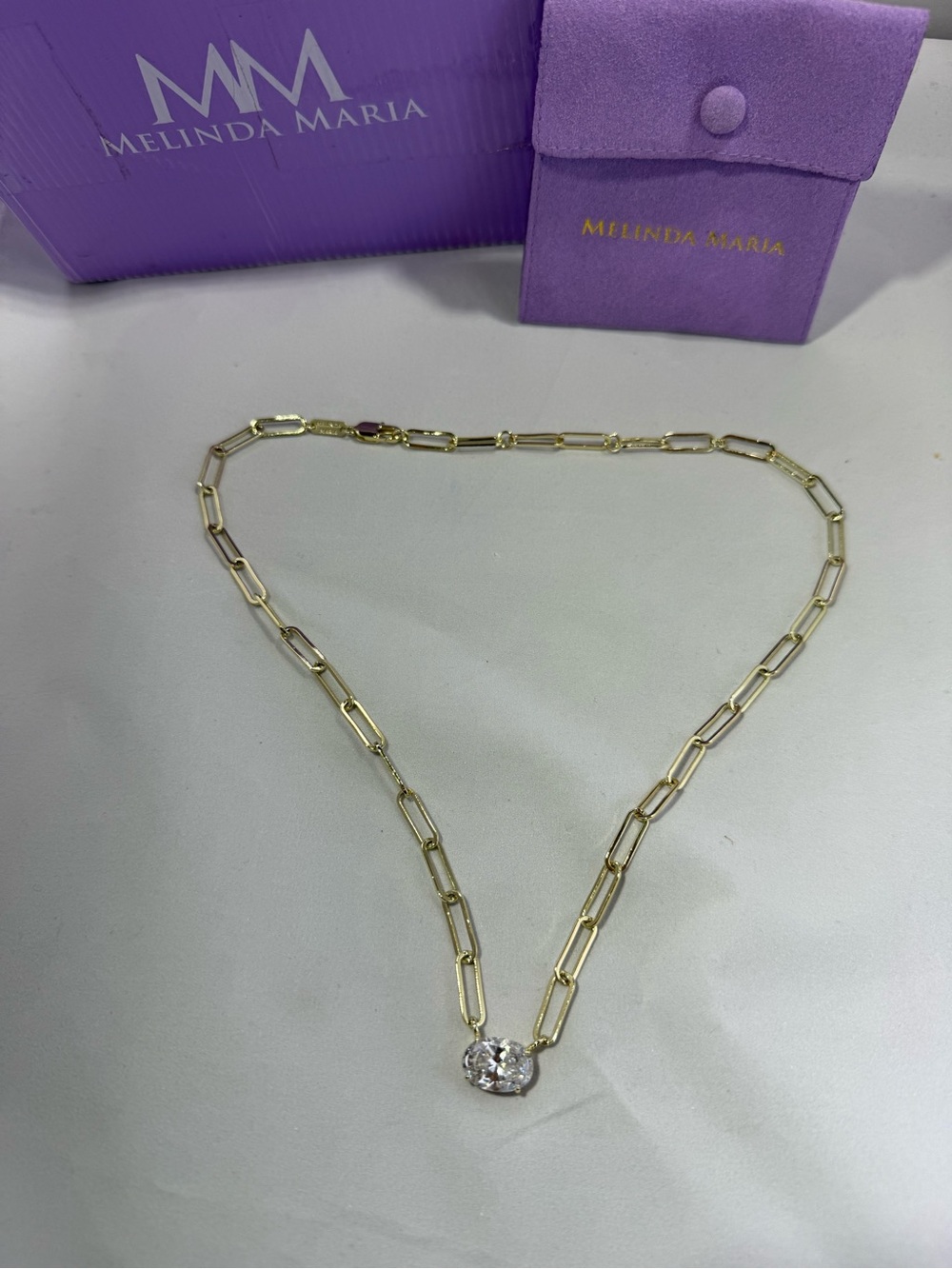 Melinda Maria Iconic Hello Gorgeous pendant on Samantha chain - Picture 4 of 7